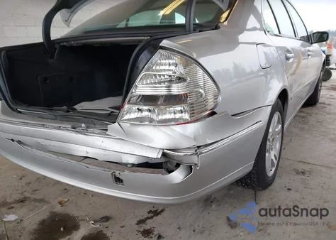 2004 Mercedes-Benz E 320 z USA, uszkodzony, nr VIN WDBUF65JX4A577203